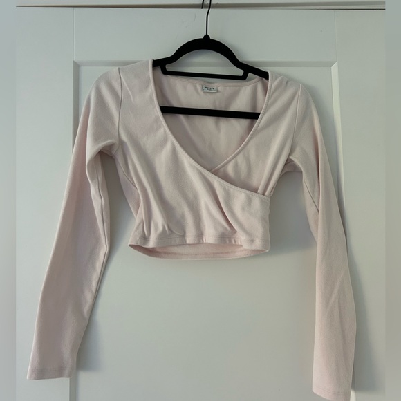 Aritzia Light Pink Wrapped shirt size small!! - Picture 1 of 1
